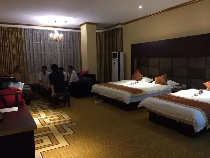 Линьань: Jianshui San Long Hotel