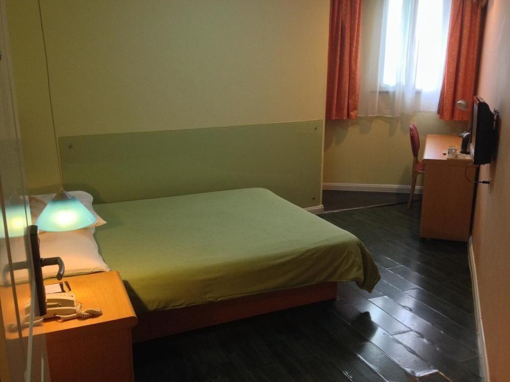 Ухань: Home Inn Wuhan Jianshe Avenue Qingnian Road