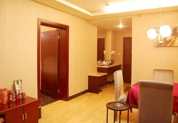 Луань: Lu'an Rui'an Haotai Business Hotel