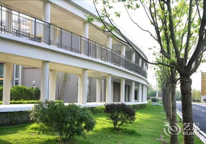 Чанчжоу: Lakeside Camphor Tree Hotel