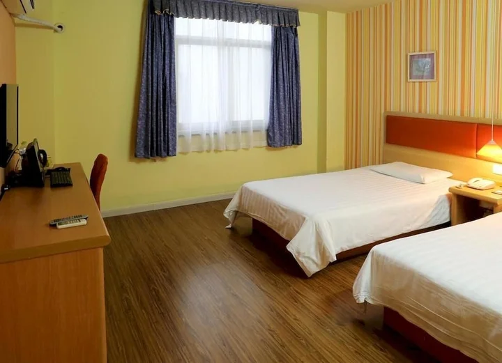 Ханчжоу: Home Inn Hangzhou West Lake Nansong Dynasty EmpoerorS Street DingAn Road Metro Station