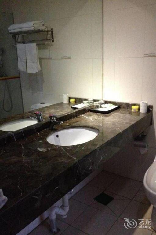 Уху: Super 8 Hotel