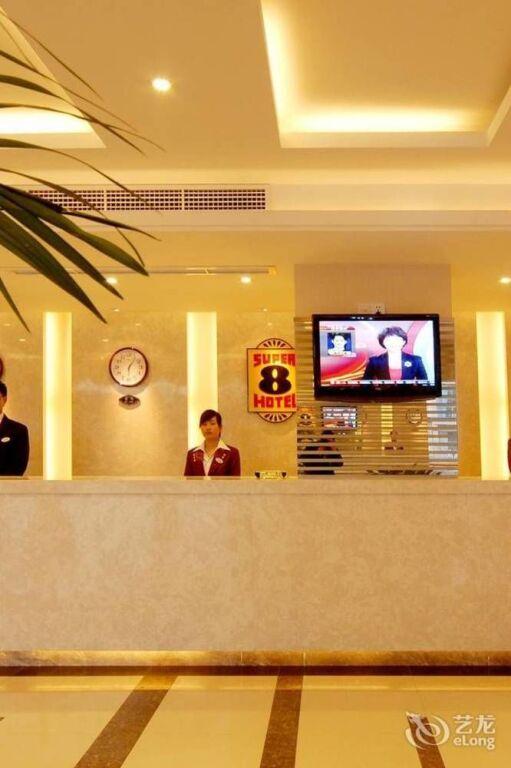 Уху: Super 8 Hotel
