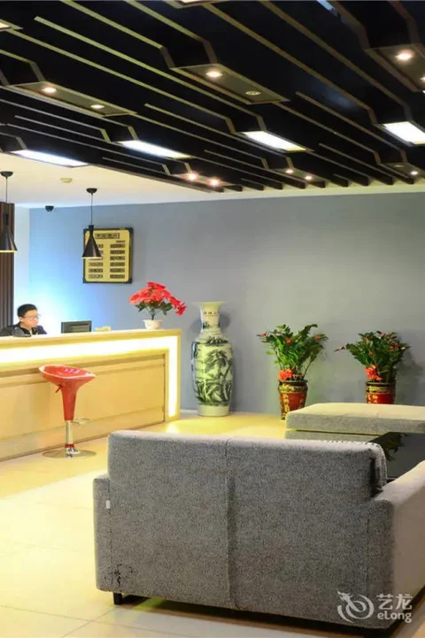 Синьян: Xinyang Tianyi Express Hotel