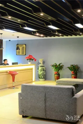 Синьян: Xinyang Tianyi Express Hotel