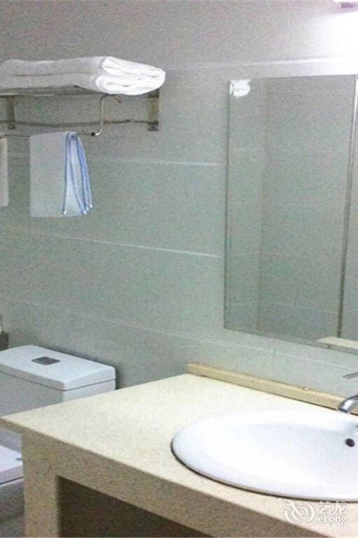 Синьян: Xinyang Tianyi Express Hotel