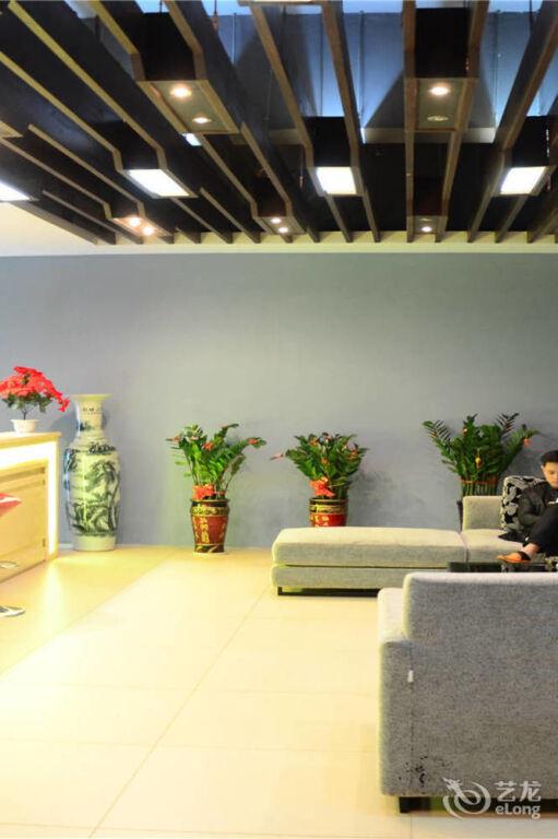 Синьян: Xinyang Tianyi Express Hotel