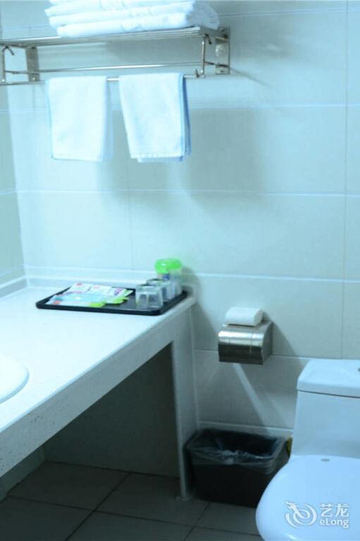 Синьян: Xinyang Tianyi Express Hotel