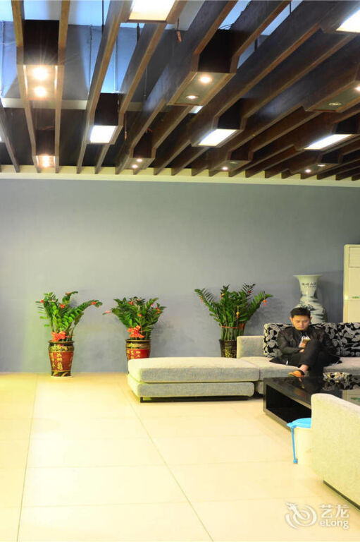 Синьян: Xinyang Tianyi Express Hotel