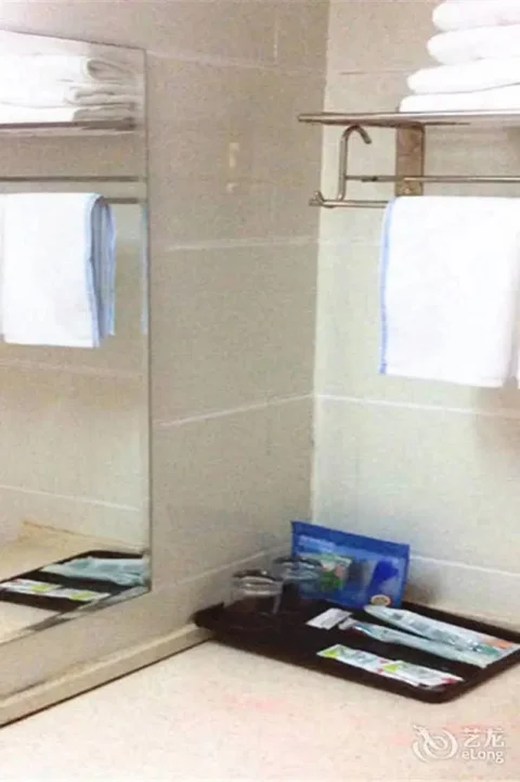 Синьян: Xinyang Tianyi Express Hotel