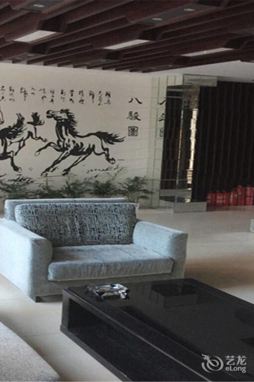 Синьян: Xinyang Tianyi Express Hotel