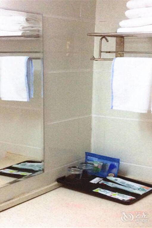 Синьян: Xinyang Tianyi Express Hotel