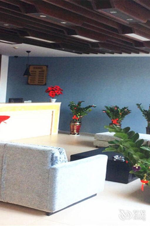 Синьян: Xinyang Tianyi Express Hotel