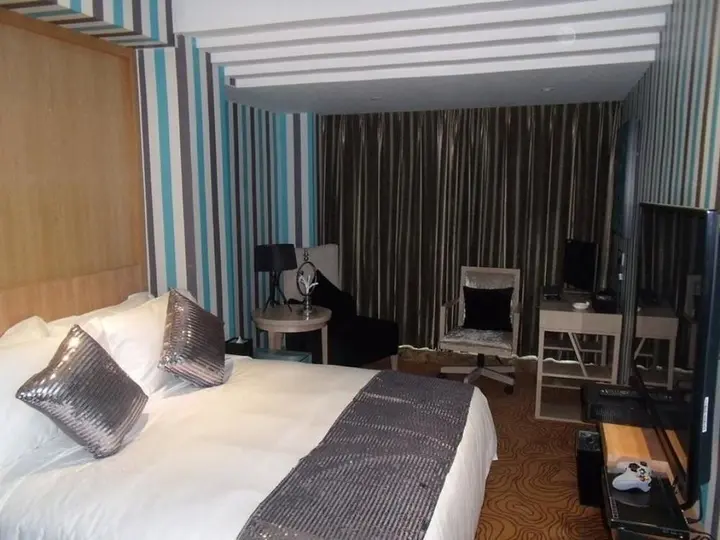 Цзяочжоу: Victoria Hotel