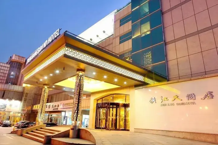 Чжэньцзян: 7Days Inn Zhenjiang Railway Station
