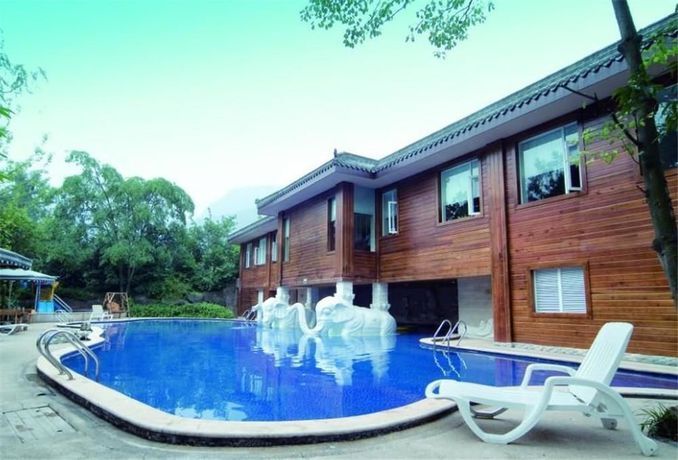 Лешан: Emeishan Grand Hotel