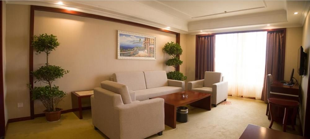 Уху: Wuhu Zhongkai Hotel