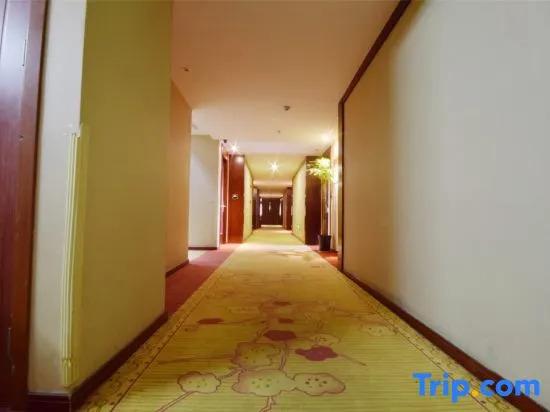 Уху: Wuhu Zhongkai Hotel