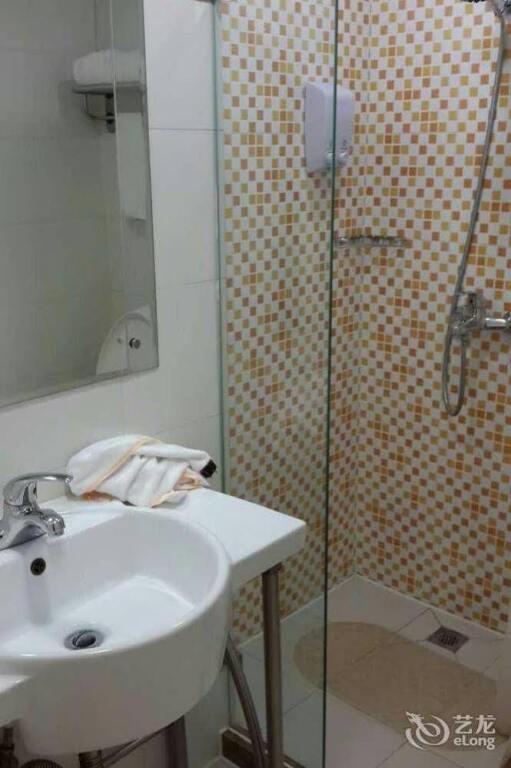 Циндао: Home Inn Qingdao Hongkong West Road