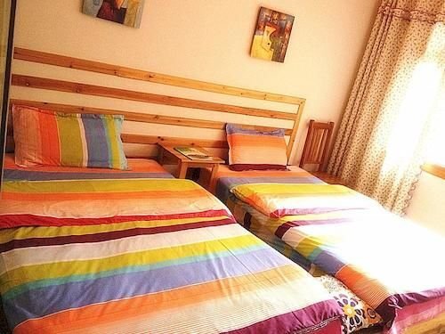 Сянси: Fenghuang Liunian'erban Inn