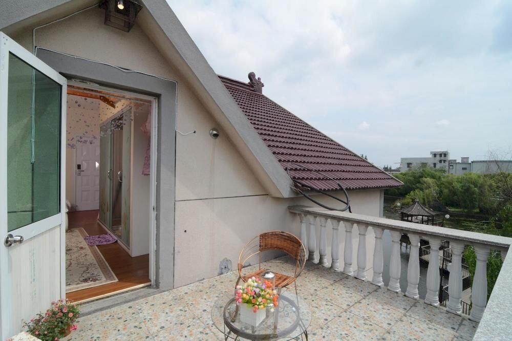 Цзясинь: Weibo Hotel