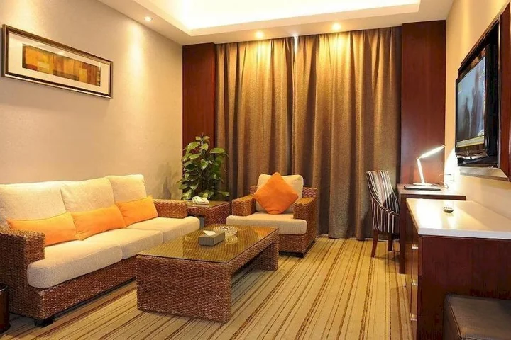 Чанша: Yannian Tietong Hotel (Hehua Road Metro Station)
