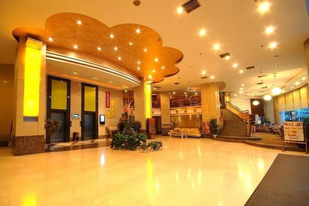 Чанша: Yannian Tietong Hotel (Hehua Road Metro Station)
