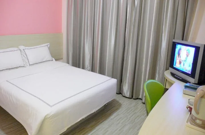 Наньнин: Grid Inn Nanning Huluding Branch