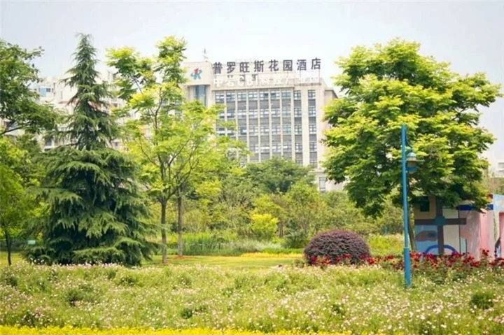 Ухань: Provence Garden Hotel Wuhan Guanggu Branch