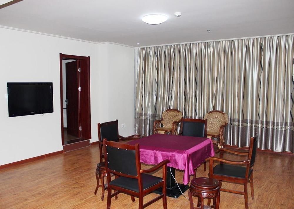 Дунъин: Xin Huanghe Business Hotel