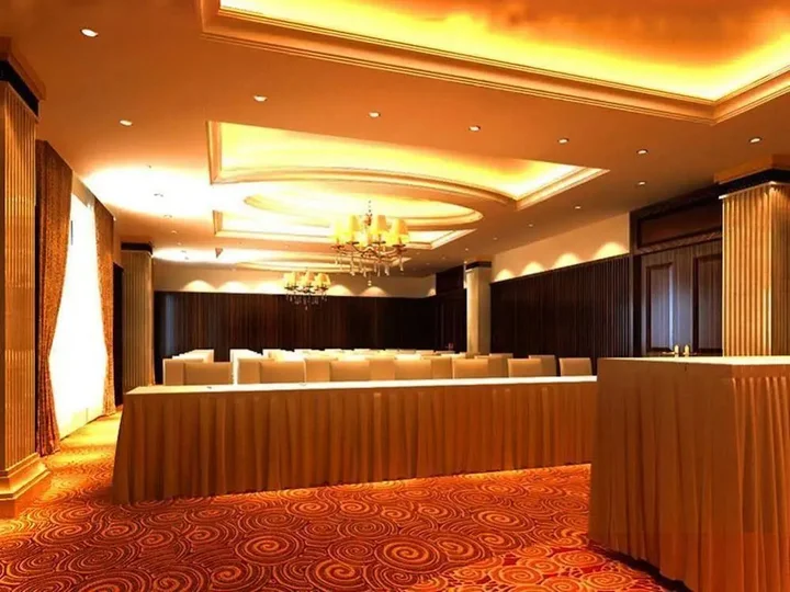 Лянфан: New World Hotel