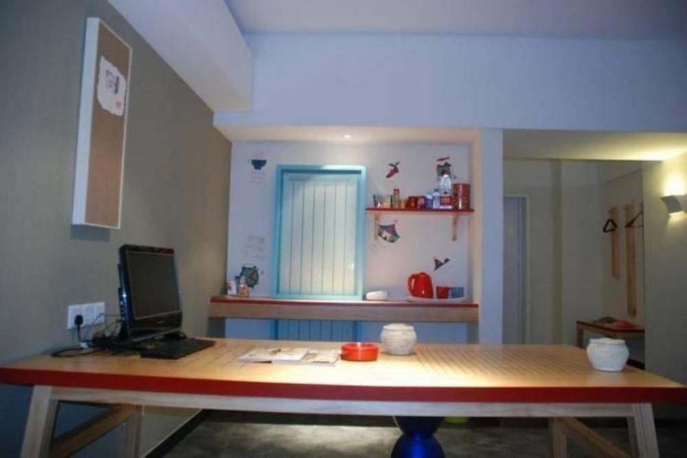 Вэйфан: Yijia Room (Weifang Station)