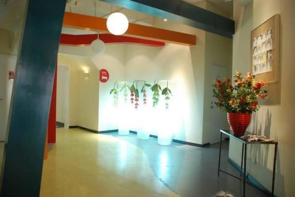 Вэйфан: Yijia Room (Weifang Station)