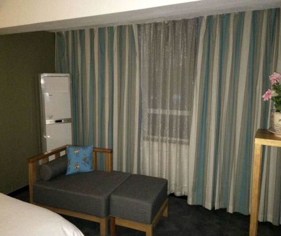 Вэйфан: Yijia Room (Weifang Station)