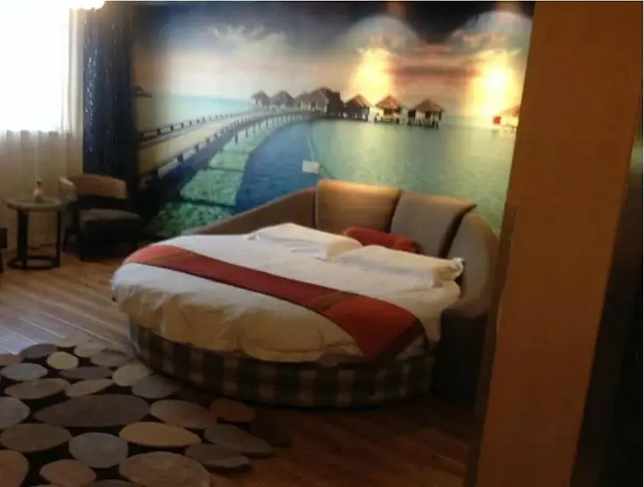 Neijiang: Motel 168