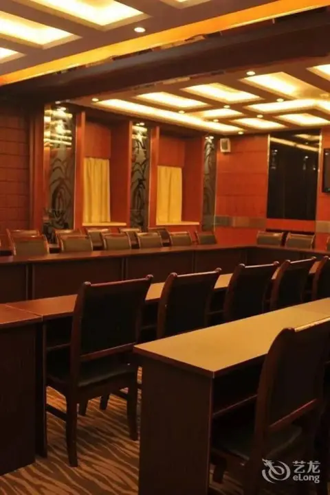 Neijiang: Motel 168