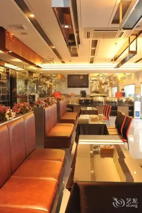 Neijiang: Motel 168