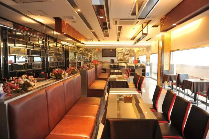 Neijiang: Motel 168
