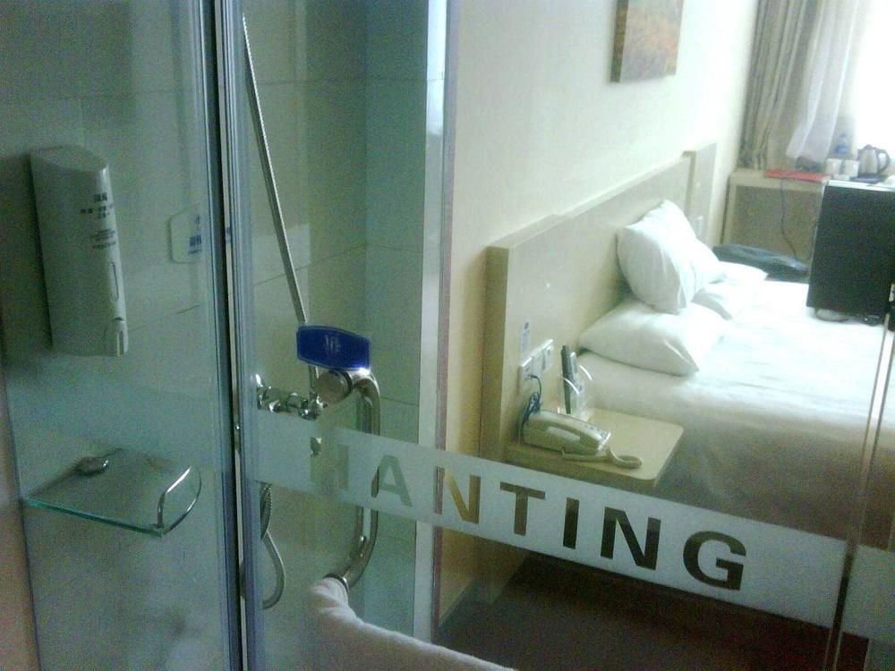 Уху: Hanting Hotel