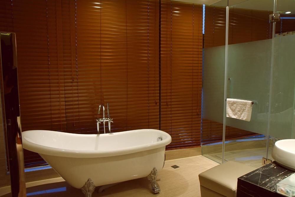 Уху: Wuhu Starlight Puli Hotel