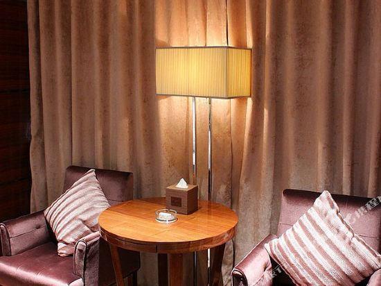 Уху: Wuhu Starlight Puli Hotel