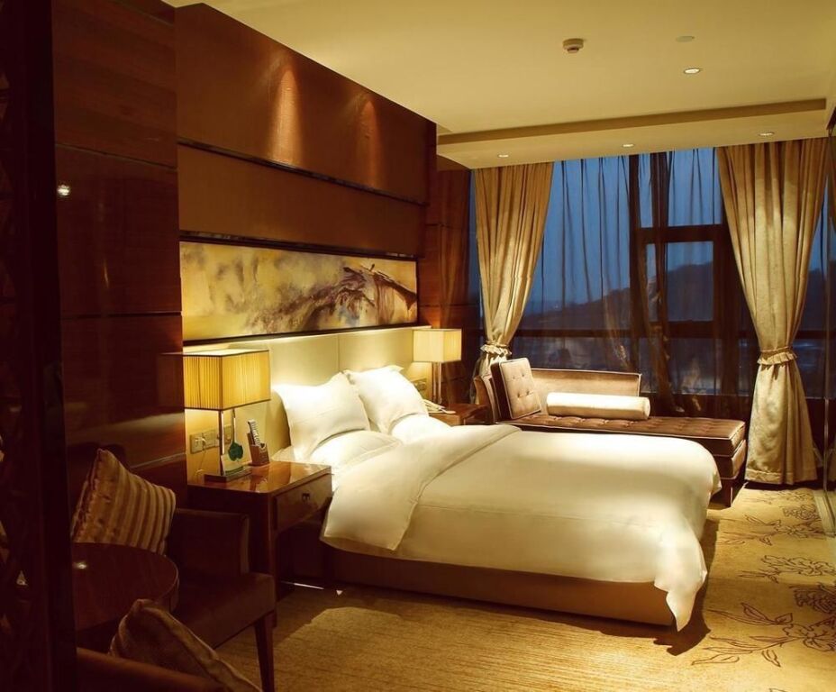 Уху: Wuhu Starlight Puli Hotel