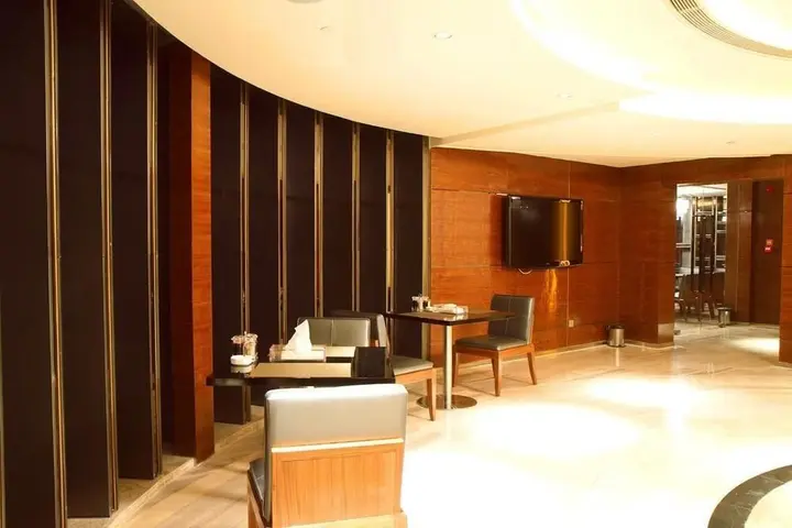 Уху: Wuhu Starlight Puli Hotel