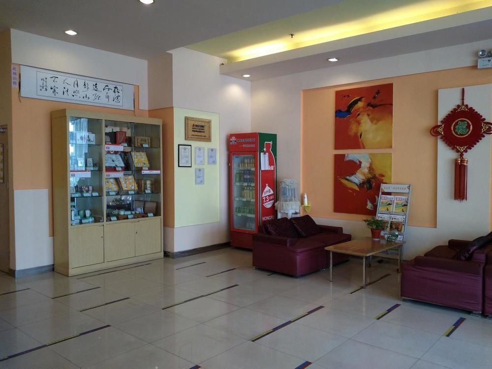 Цзыбо: Ginza Inn Hotel