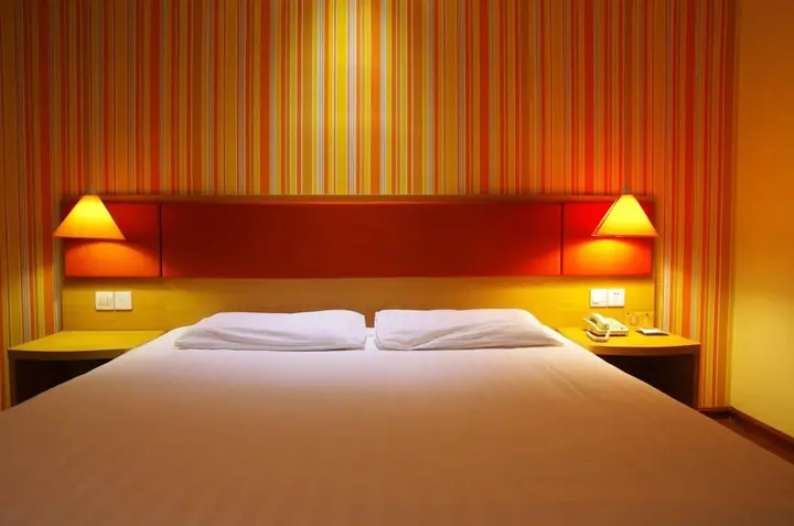 Цзясинь: Home Inn