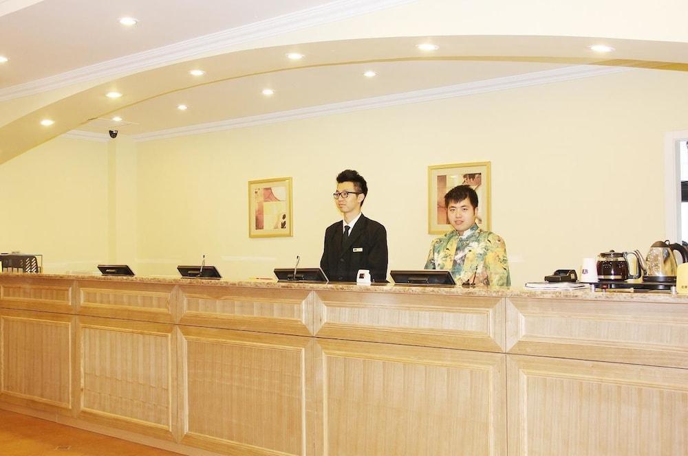 Циндао: Qingdao Home Inn Shandong Road