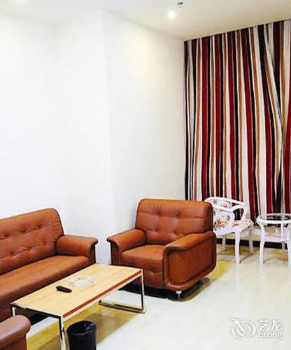 Линьи: Thank Inn Plus Shandong Linyi Lanshan District People Square