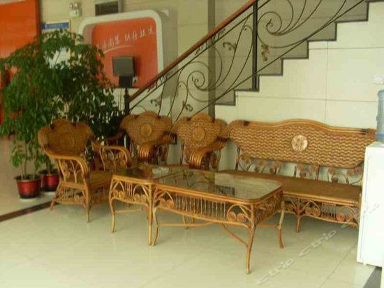 Линьи: Thank Inn Plus Shandong Linyi Lanshan District People Square