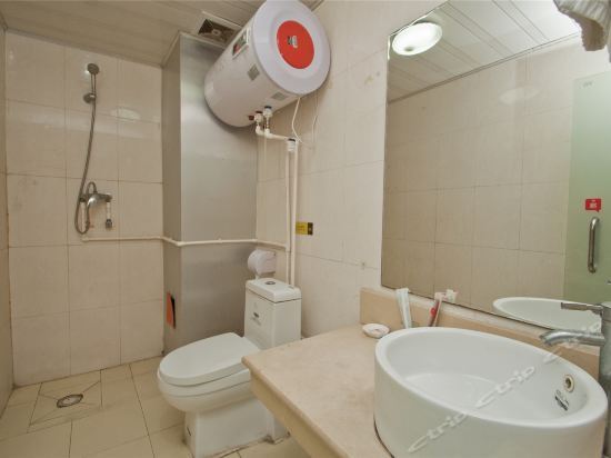 Линьи: Thank Inn Plus Shandong Linyi Lanshan District People Square