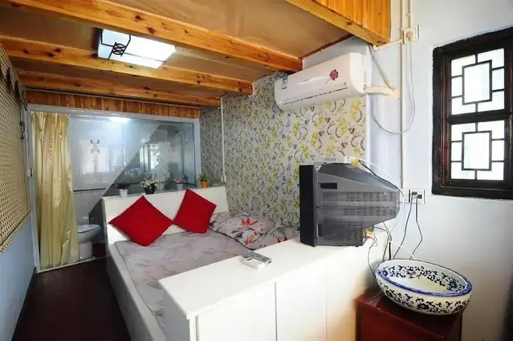 Цзясинь: Xitang Yi Hua Zhi Xiu Inn